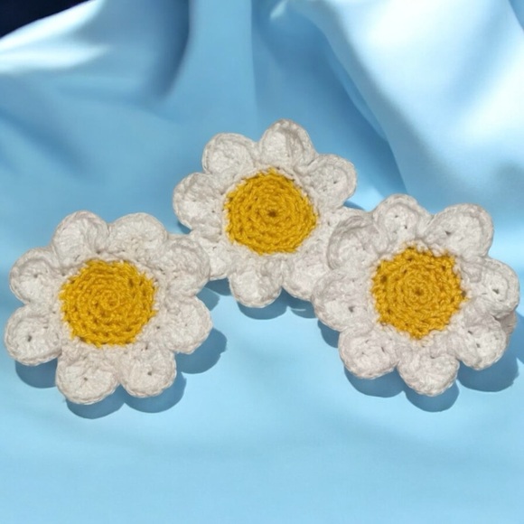 NWT white and yellow daisy crochet coasters set of 6 - Picture 2 of 4